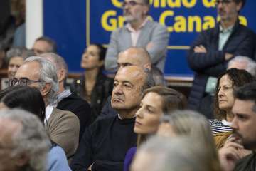 El Cabildo ratifica su compromiso de preservar la Memoria Histórica en la presentación del libro 'Héroes de chabola'/TA.